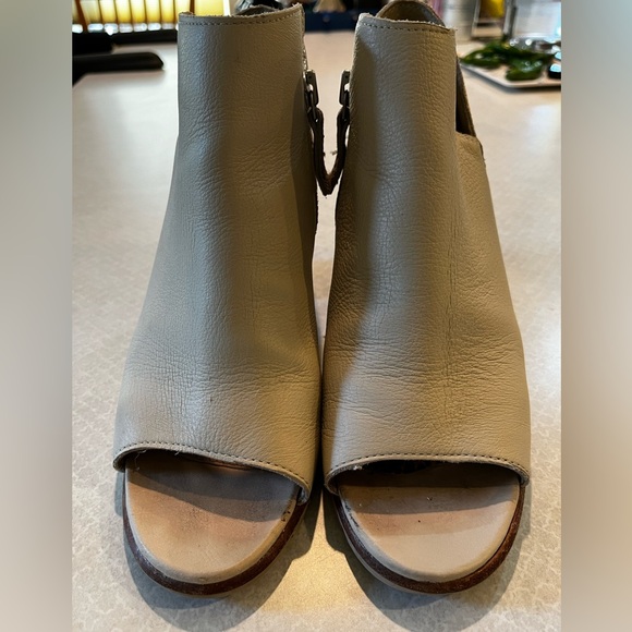 Sorel Nadia Booties. Crème with snakeskin ankle accent - Picture 5 of 6